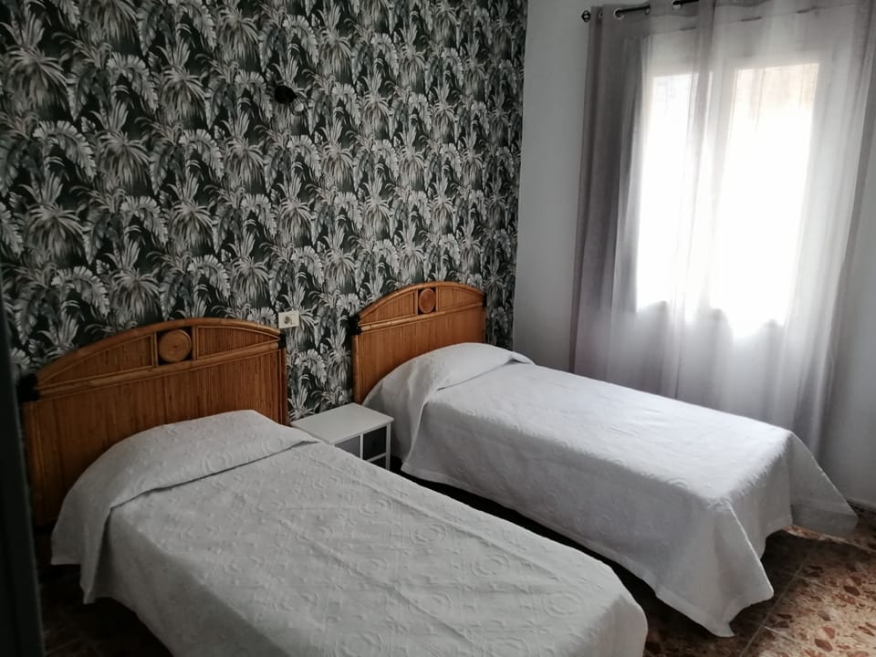 Blackout drapes, free WiFi