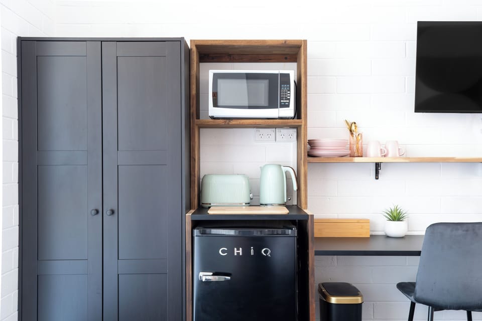 Fridge, microwave, coffee/tea maker, electric kettle
