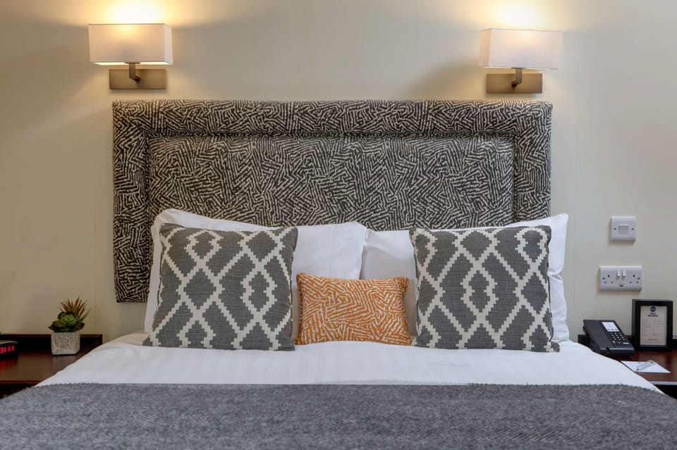 Standard Room, 1 Double Bed, Non Smoking | Desk, iron/ironing board, free WiFi, bed sheets