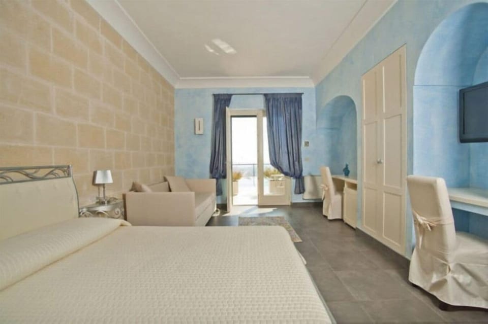 Hypo-allergenic bedding, down comforters, memory foam beds, minibar