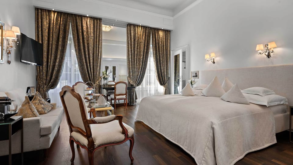 Comfort Double Room | Bathroom | Combined shower/tub, designer toiletries, hair dryer, bathrobes