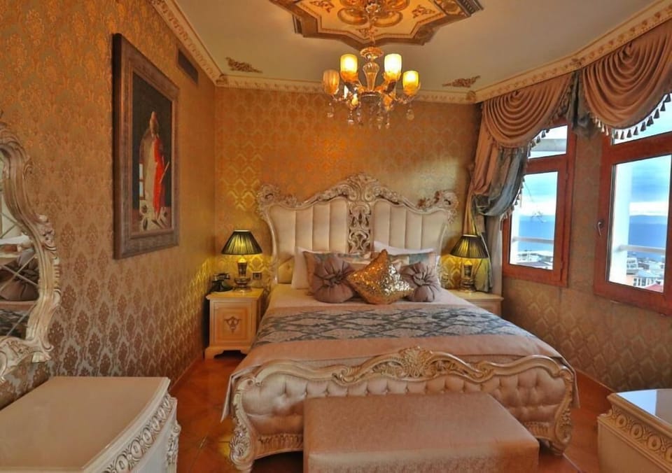 Suite, Sea View | Premium bedding, minibar, in-room safe, desk