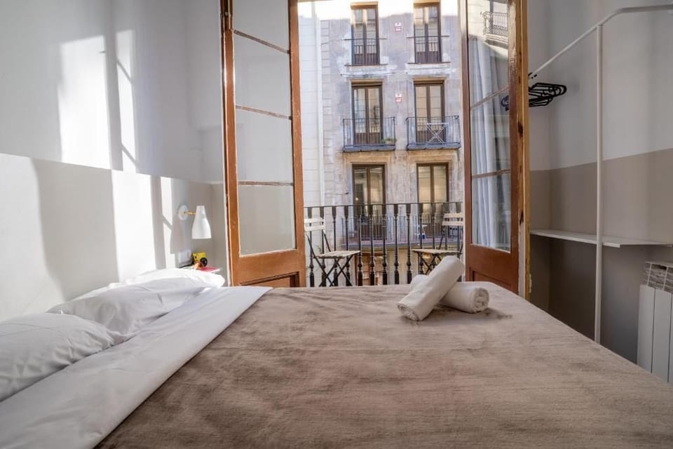 City Double Room, Balcony | Soundproofing, bed sheets
