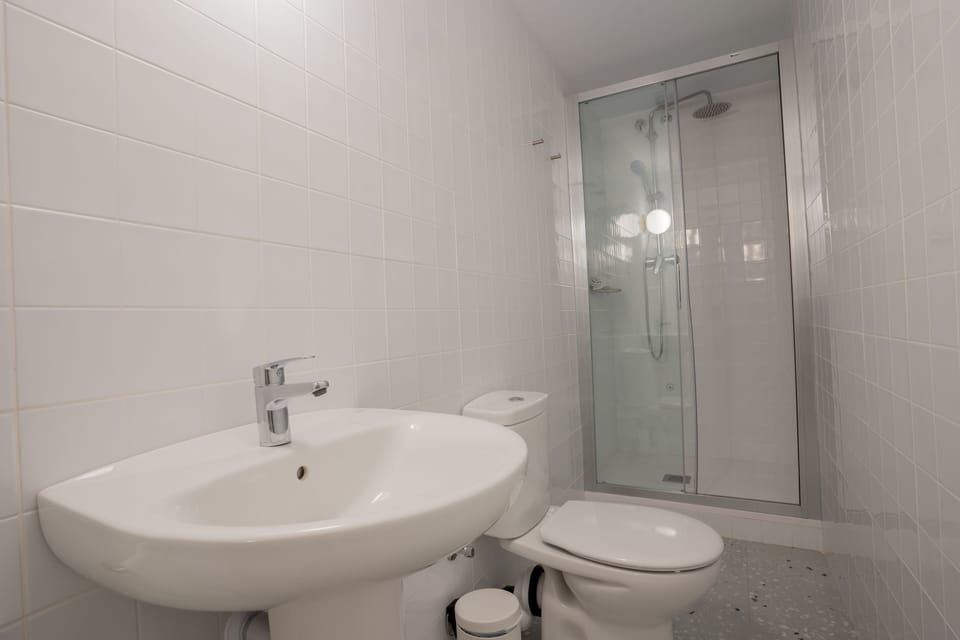 Economy Double Room, Ensuite | Soundproofing, bed sheets