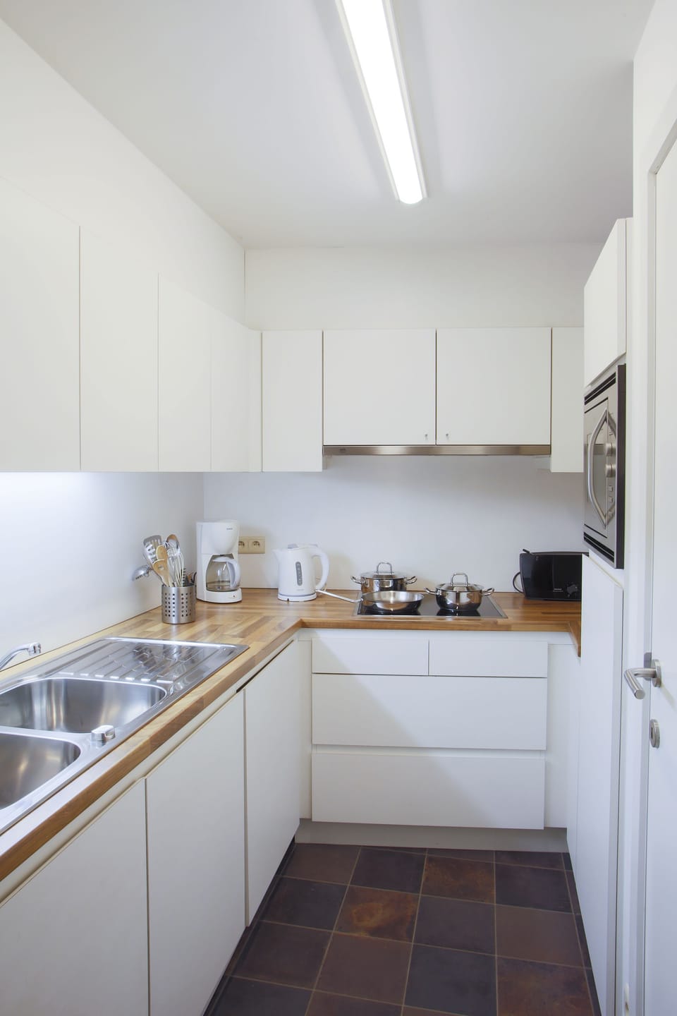 Apartment, 1 Bedroom | Private kitchen | Full-size fridge, microwave, stovetop, dishwasher