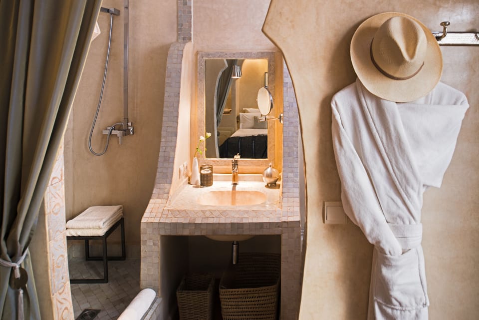 Comfort Double Room | Bathroom sink