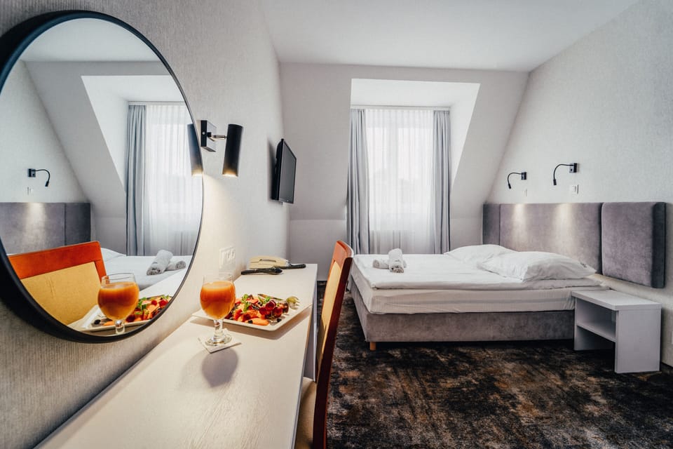 Premium bedding, in-room safe, desk, blackout drapes