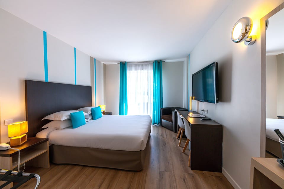 Premium bedding, pillowtop beds, minibar, in-room safe