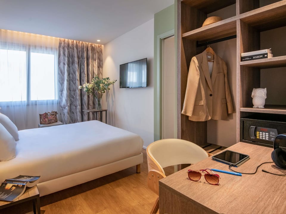 In-room safe, desk, iron/ironing board, free cribs/infant beds