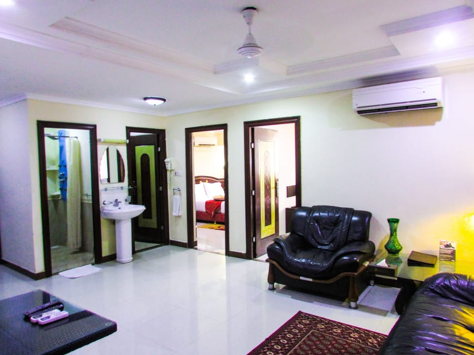 Apartment, 2 Bedrooms | Minibar, in-room safe, desk, blackout drapes