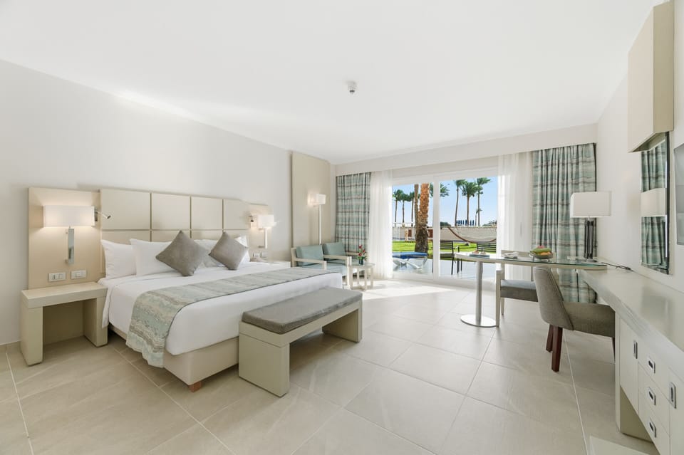 Egyptian cotton sheets, premium bedding, minibar, in-room safe