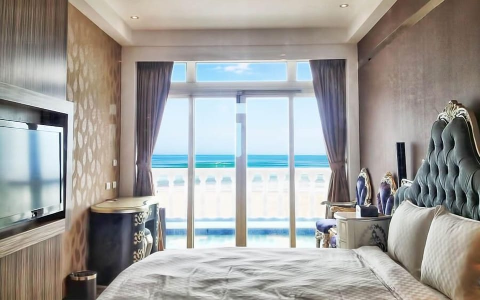 Standard Room, 1 Double Bed, Beach View | Desk, blackout drapes, rollaway beds, free WiFi