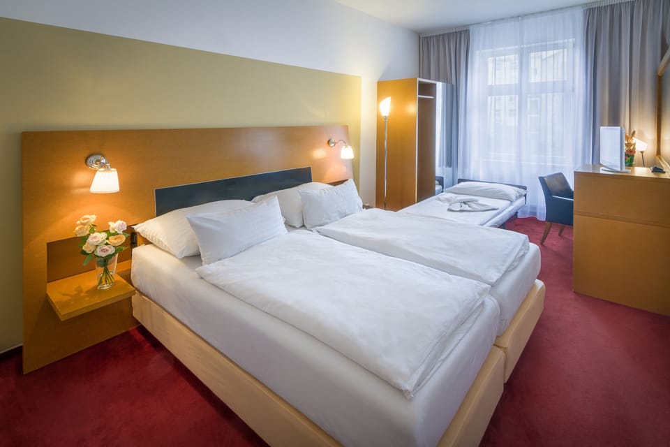 Standard Double Room with extra bed | Hypo-allergenic bedding, in-room safe, individually decorated