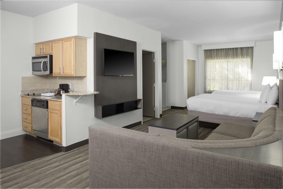 Executive Suite, 2 Double Beds | In-room safe, desk, iron/ironing board, WiFi (free)