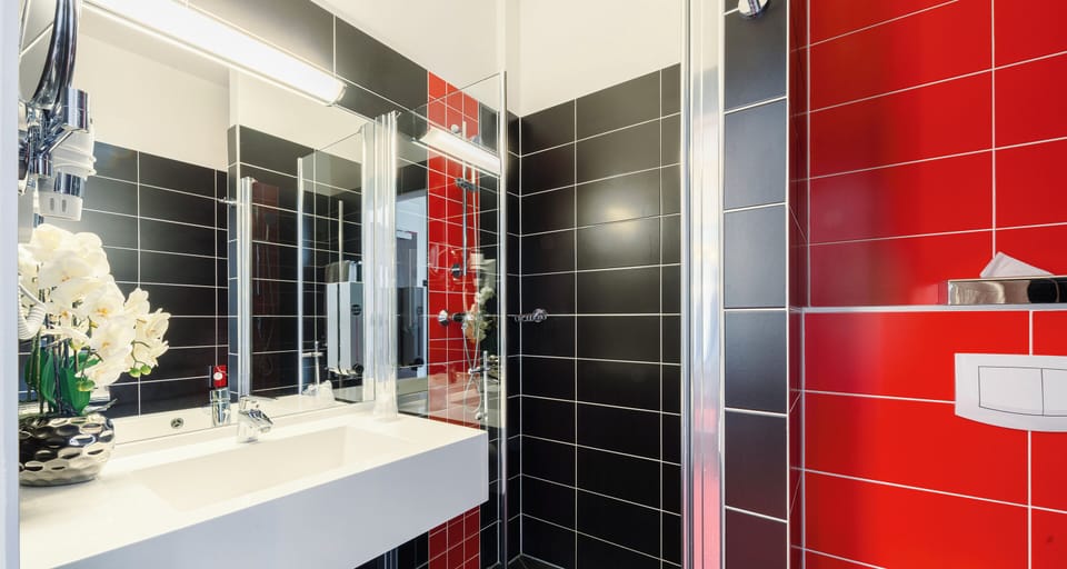 Standard Single Room, 1 Twin Bed | Bathroom | Free toiletries, hair dryer, bathrobes, slippers