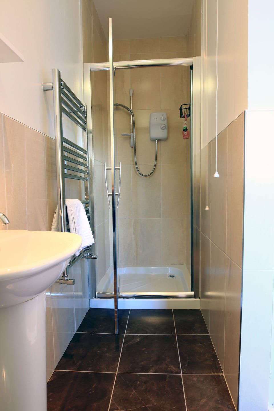 Double Room | Bathroom | Shower, towels