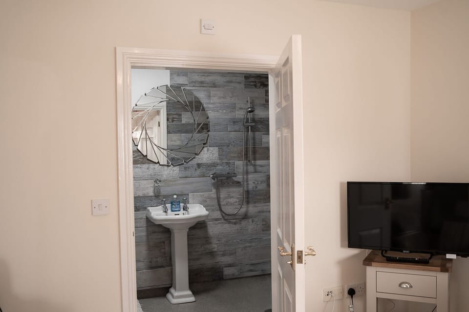 Superior Suite, Private Bathroom (The Orchard) | Bathroom