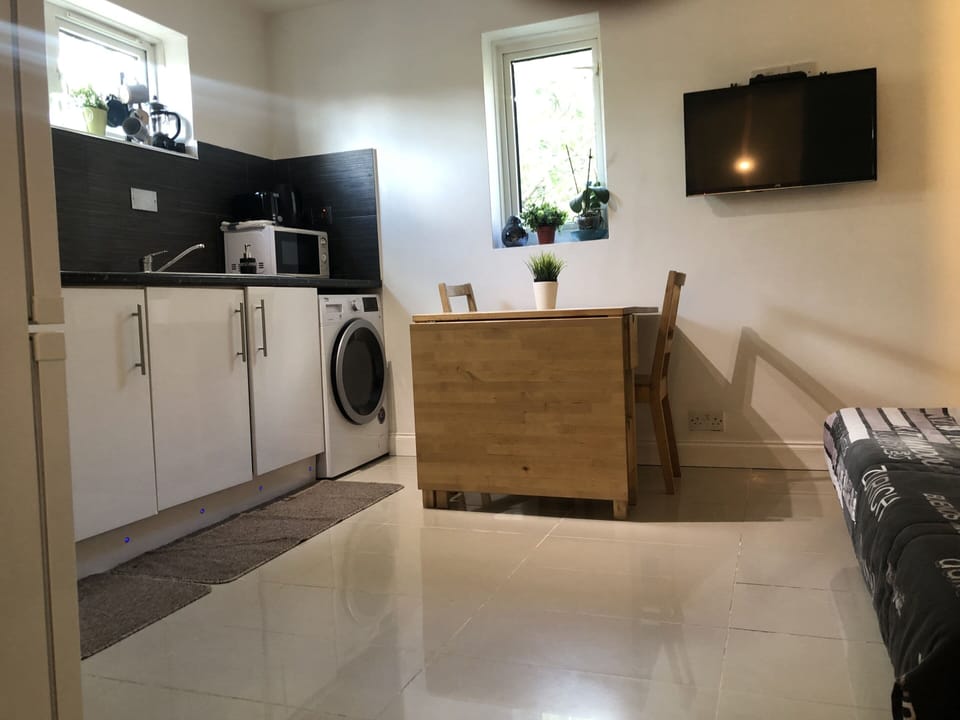 Small Two-Bedroom Apartment (Copthorne Mews, UB3 4BN) | Lounge