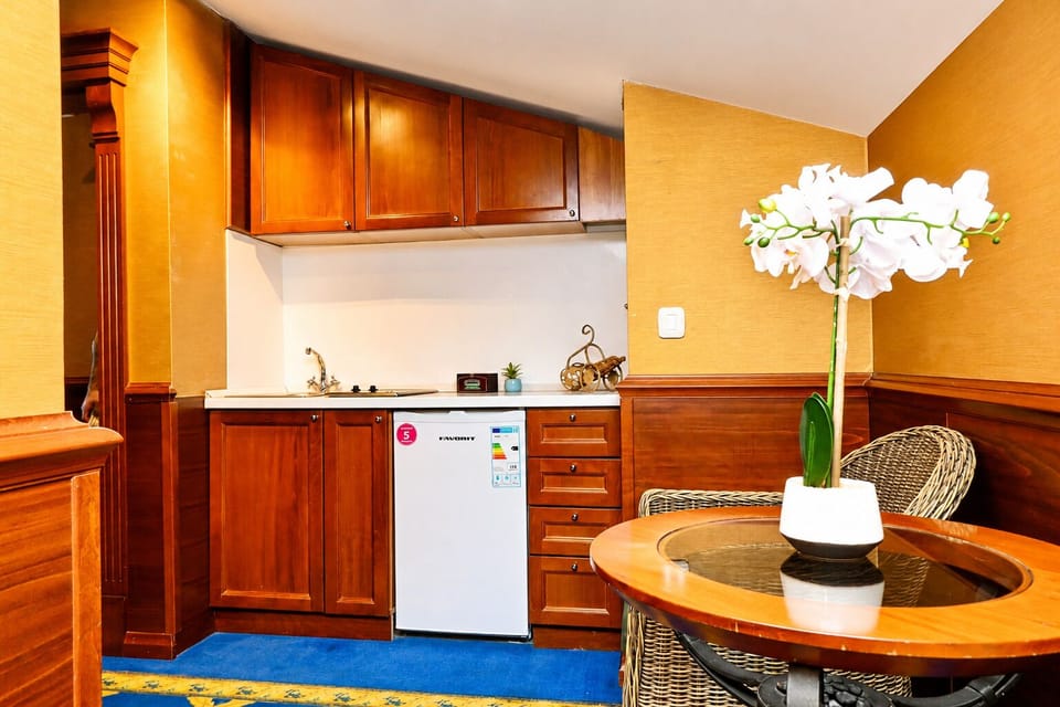 Superior Double Room, Sea View | Private kitchen | Paper towels