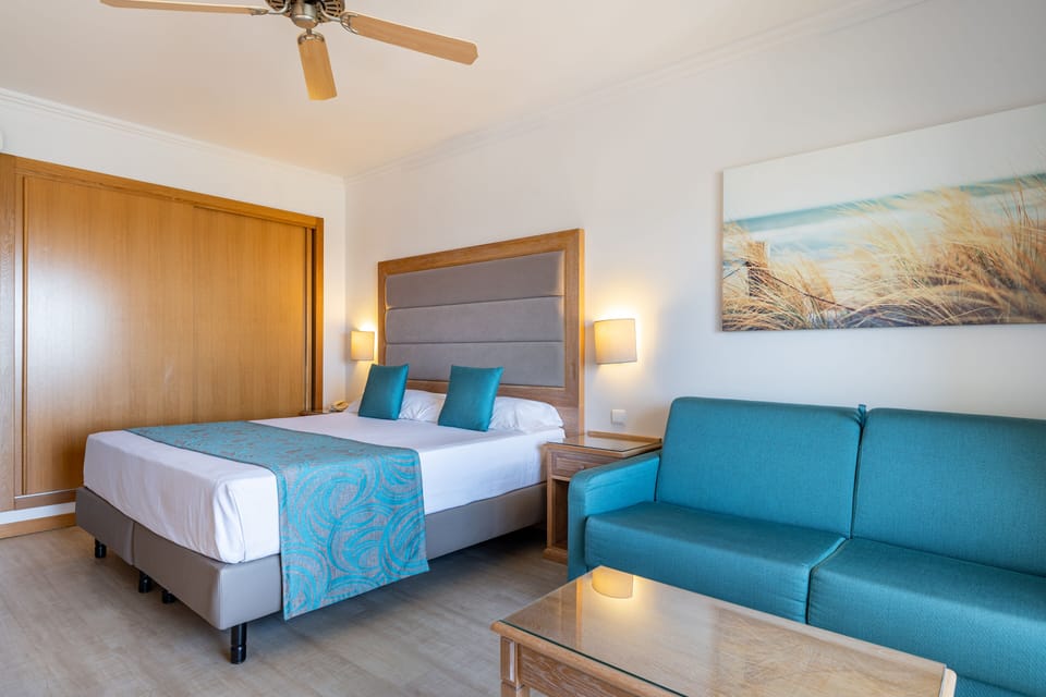 In-room safe, bed sheets
