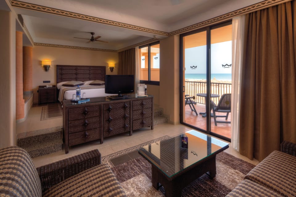 In-room safe, WiFi (free), bed sheets