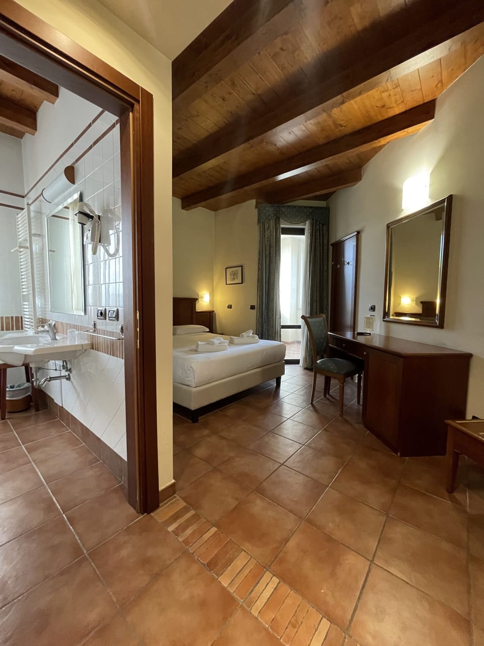 Double Room, Private Bathroom | Minibar, in-room safe, individually furnished, desk
