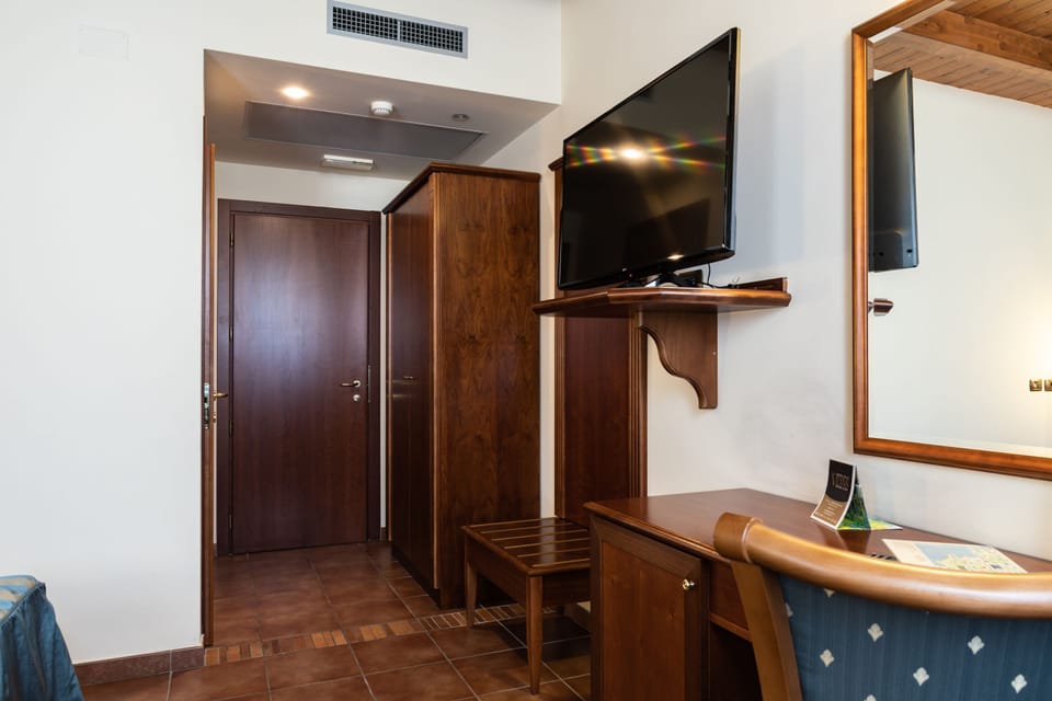 Classic Triple Room | Minibar, in-room safe, individually furnished, desk