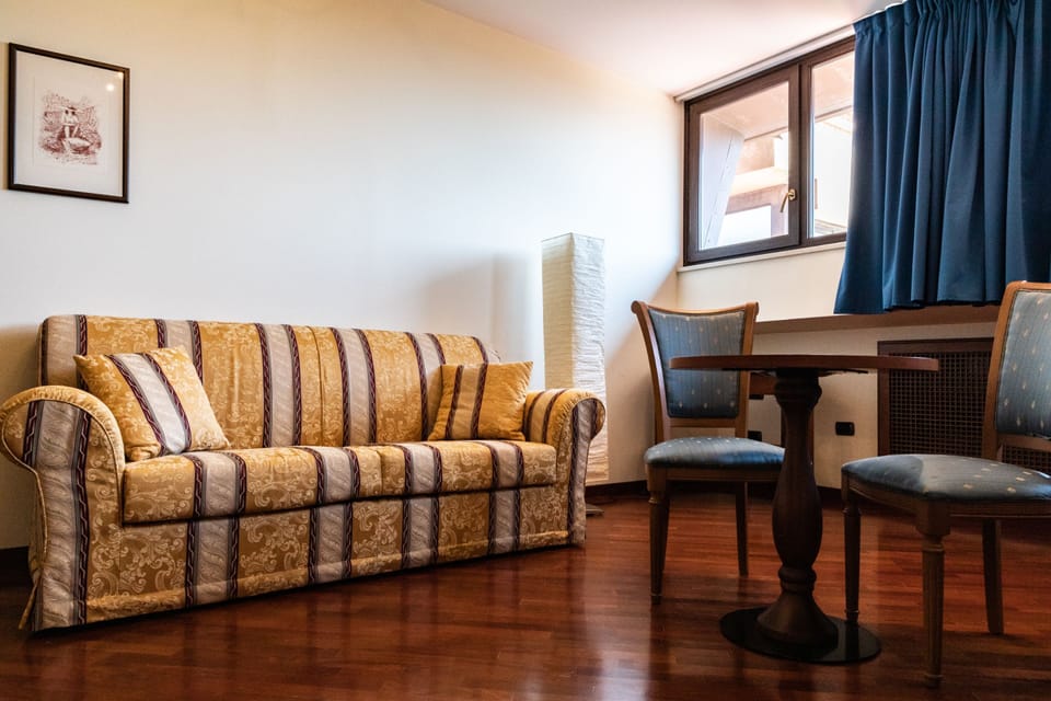 Luxury Suite | Living area | 22-inch LCD TV with digital channels, TV, pay movies