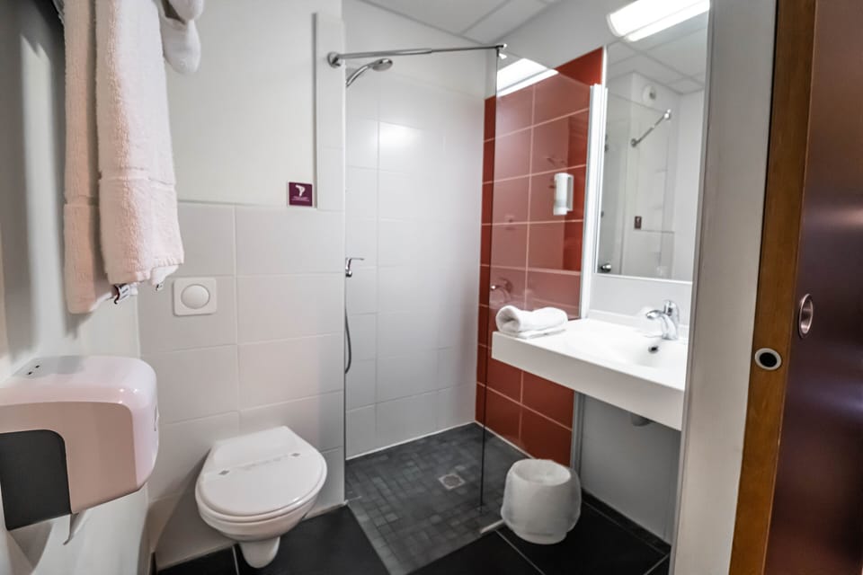 Shower, free toiletries, hair dryer, towels