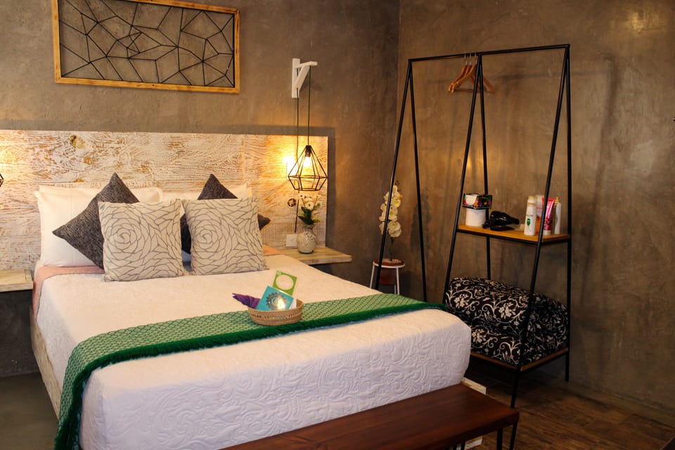 Standard Room | Premium bedding, down comforters, pillowtop beds, laptop workspace