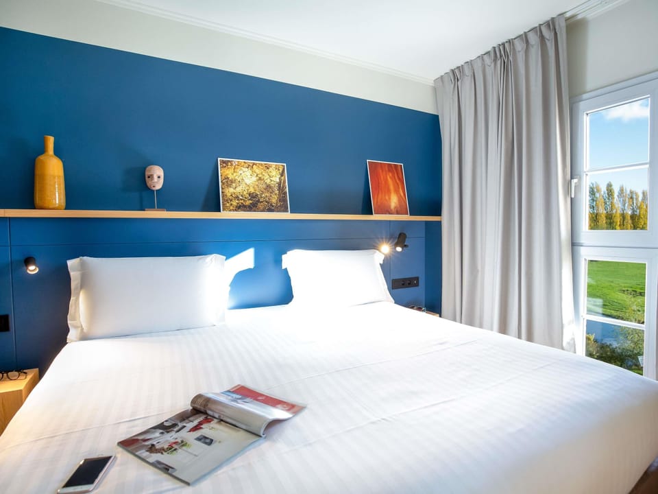 Privilege, Room, 1 Double Bed | Premium bedding, in-room safe, desk, laptop workspace