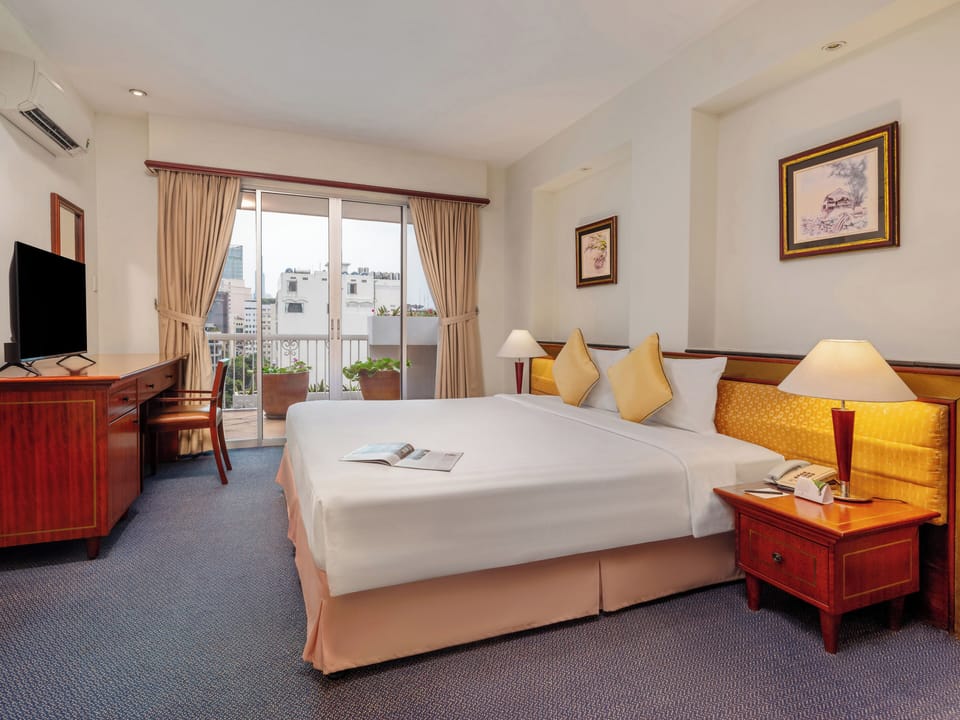 Minibar, in-room safe, desk, free WiFi