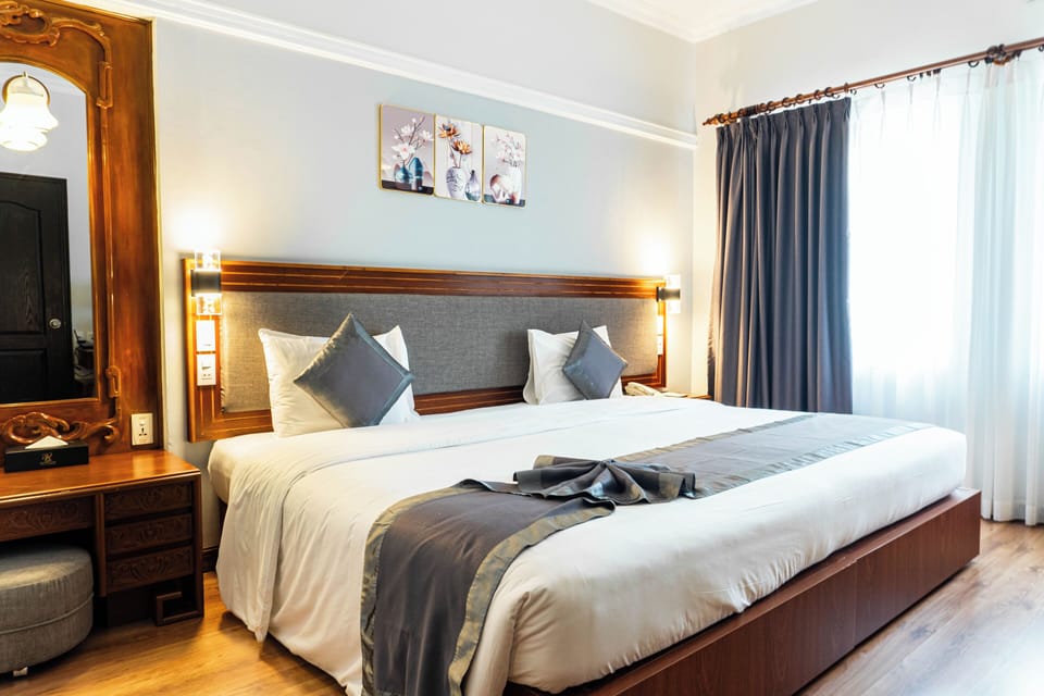 Super Deluxe | Minibar, in-room safe, desk, blackout drapes