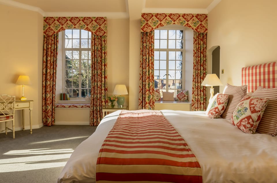 Garden Room | In-room safe, desk, blackout drapes, iron/ironing board