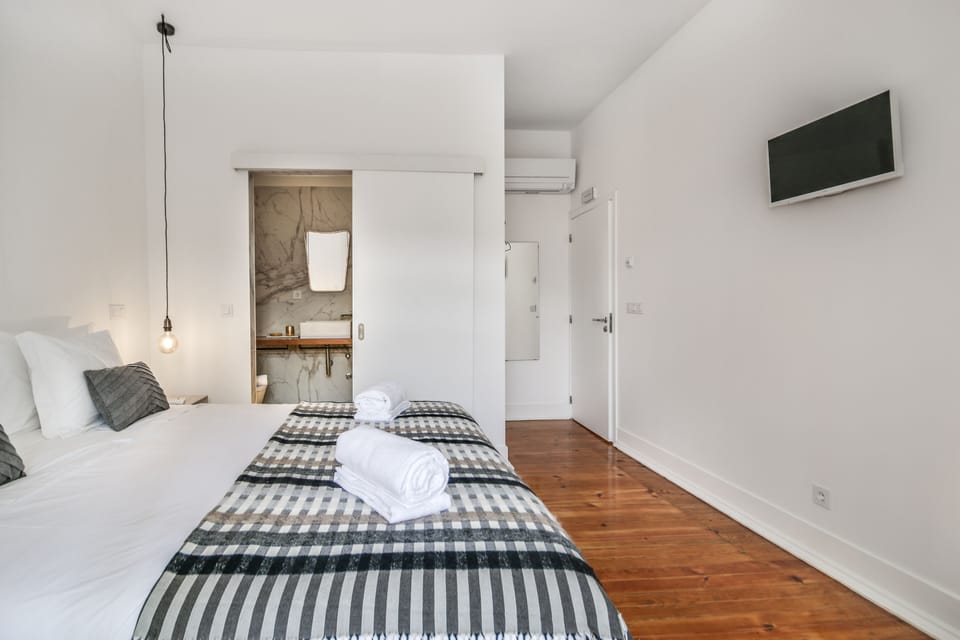 Superior Double or Twin Room, Pool View | Minibar, soundproofing, free WiFi, bed sheets