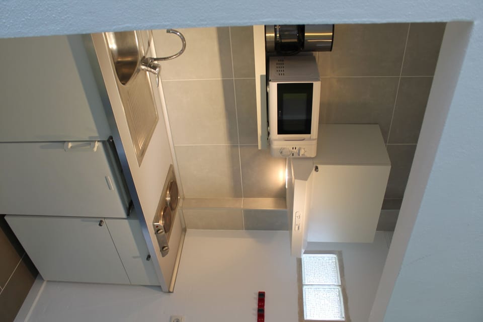 Full-size fridge, microwave, stovetop, coffee/tea maker