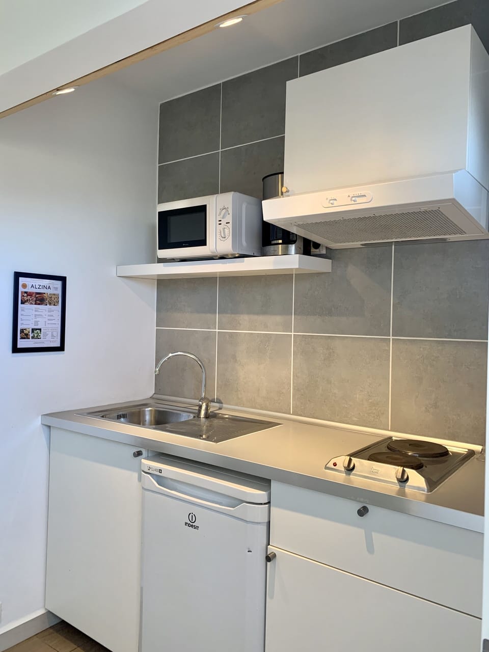 Deluxe Studio, Balcony | Private kitchenette | Full-size fridge, microwave, stovetop, coffee/tea maker