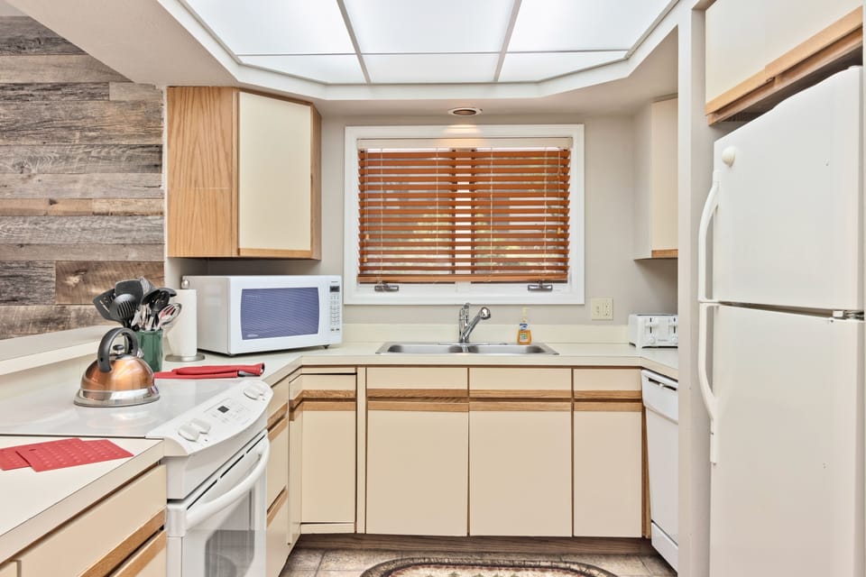 House, 3 Bedrooms | Private kitchen | Coffee/tea maker, fridge, microwave, dishwasher