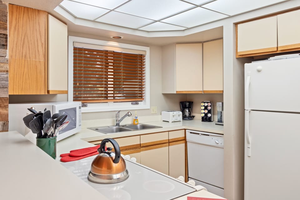 House, 3 Bedrooms | Private kitchen | Coffee/tea maker, fridge, microwave, dishwasher