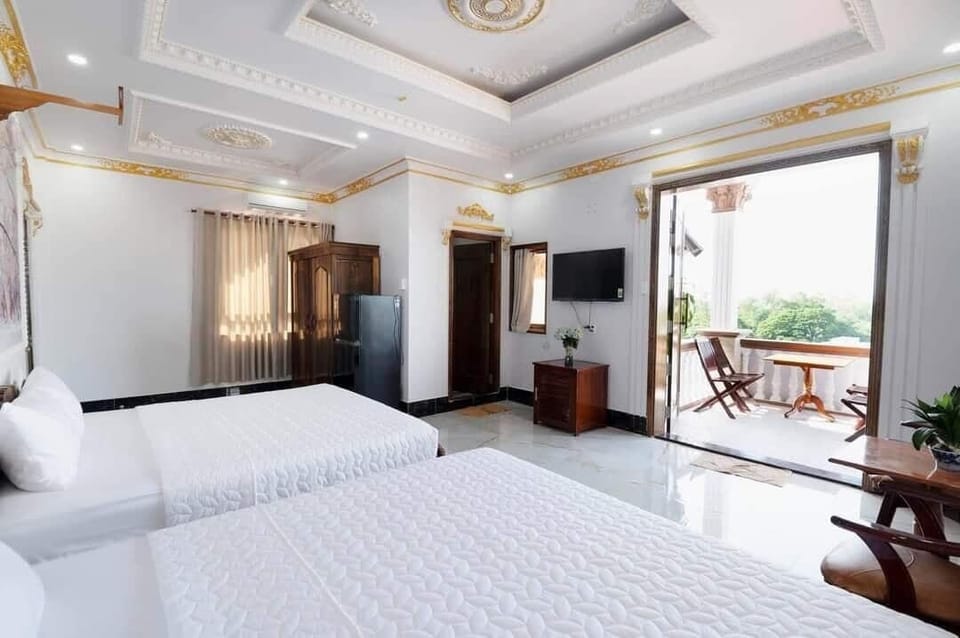 Premium bedding, minibar, desk, soundproofing