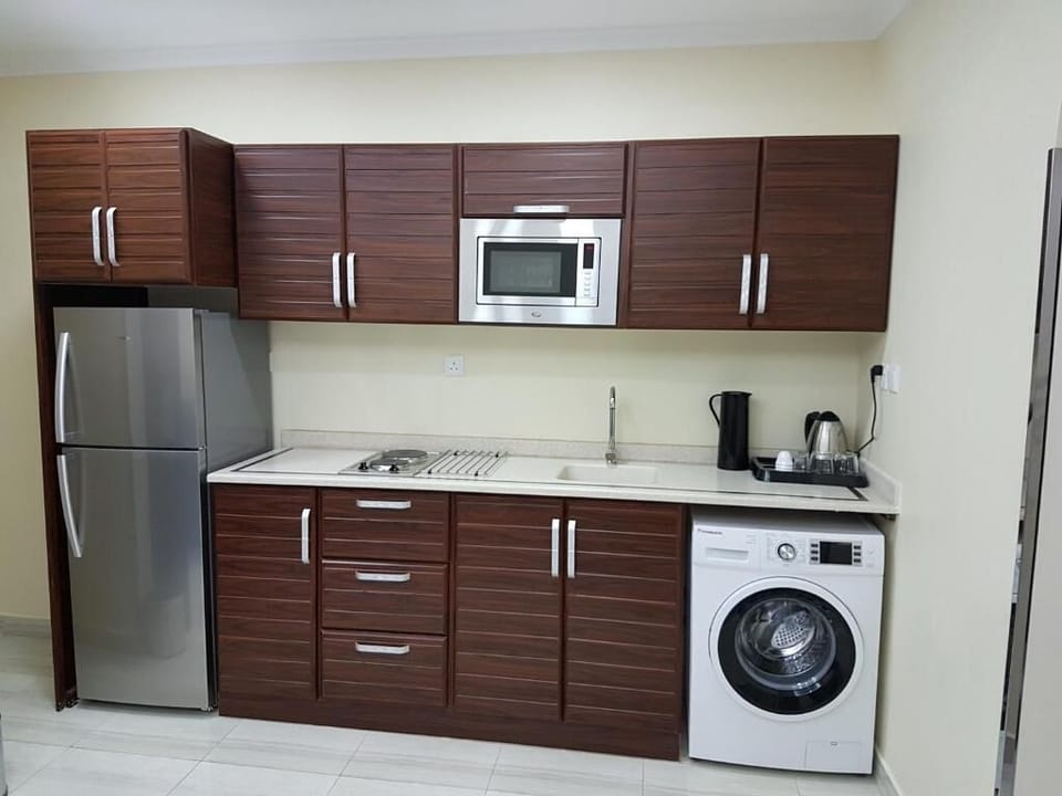 Deluxe Apartment, 2 Bedrooms, City View | Private kitchen