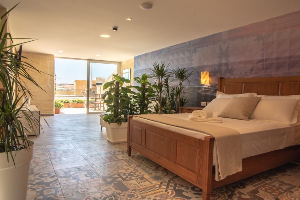 Penthouse | Individually decorated, desk, laptop workspace, soundproofing