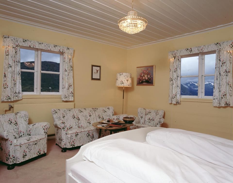 Individually furnished, bed sheets