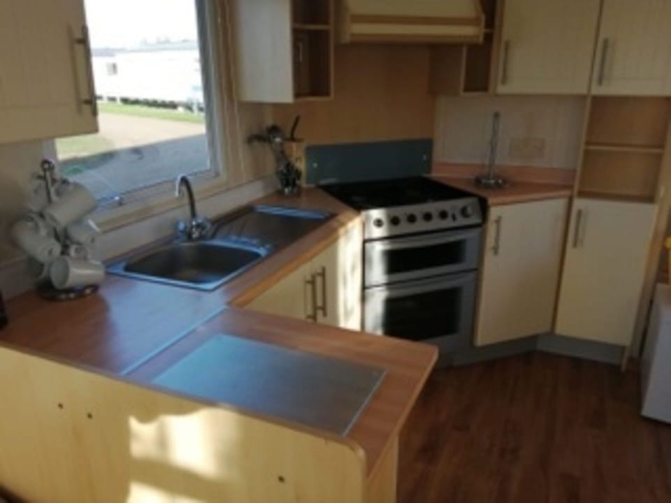 Chalet | Private kitchen | Fridge, microwave, oven, stovetop