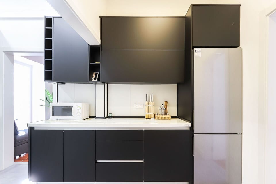 Apartment, 2 Bedrooms, Non Smoking | Private kitchen | Full-size fridge, microwave, oven, stovetop