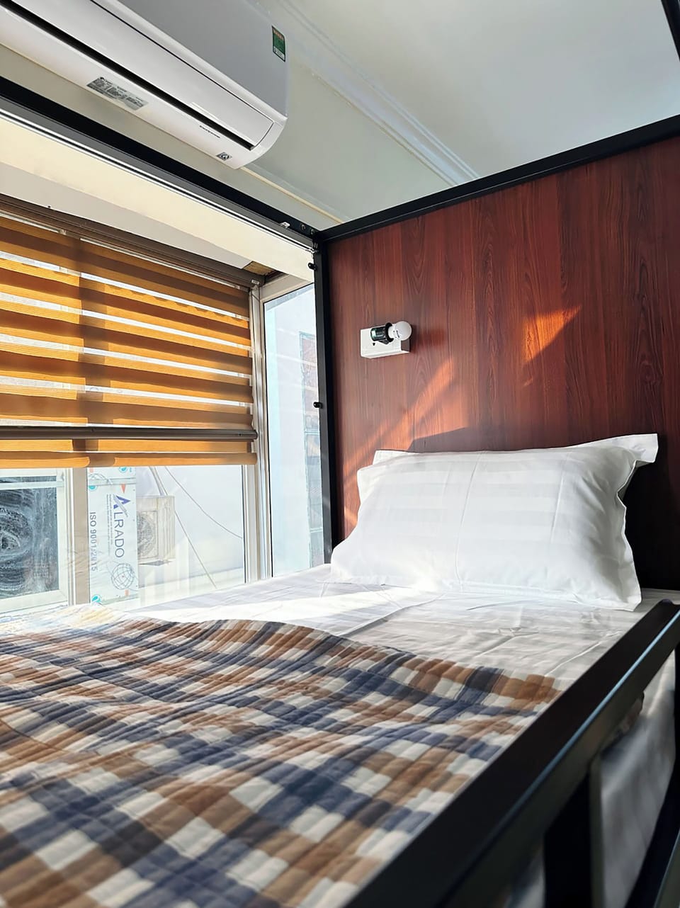 Deluxe Shared Dormitory (Bed in 6-bed) | Minibar, in-room safe, individually furnished, soundproofing