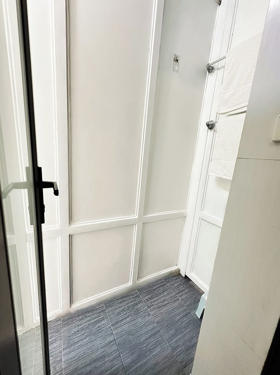 Deluxe Shared Dormitory (Bed in 6-bed) | Bathroom | Shower, free toiletries, hair dryer, slippers