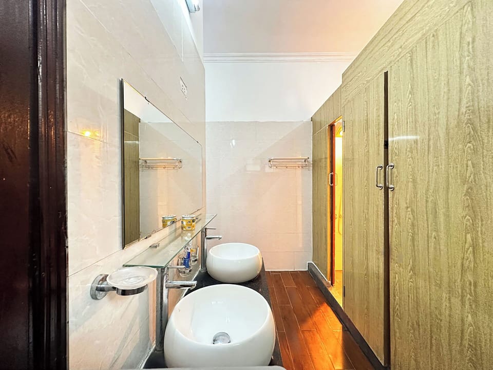 Shower, free toiletries, hair dryer, slippers