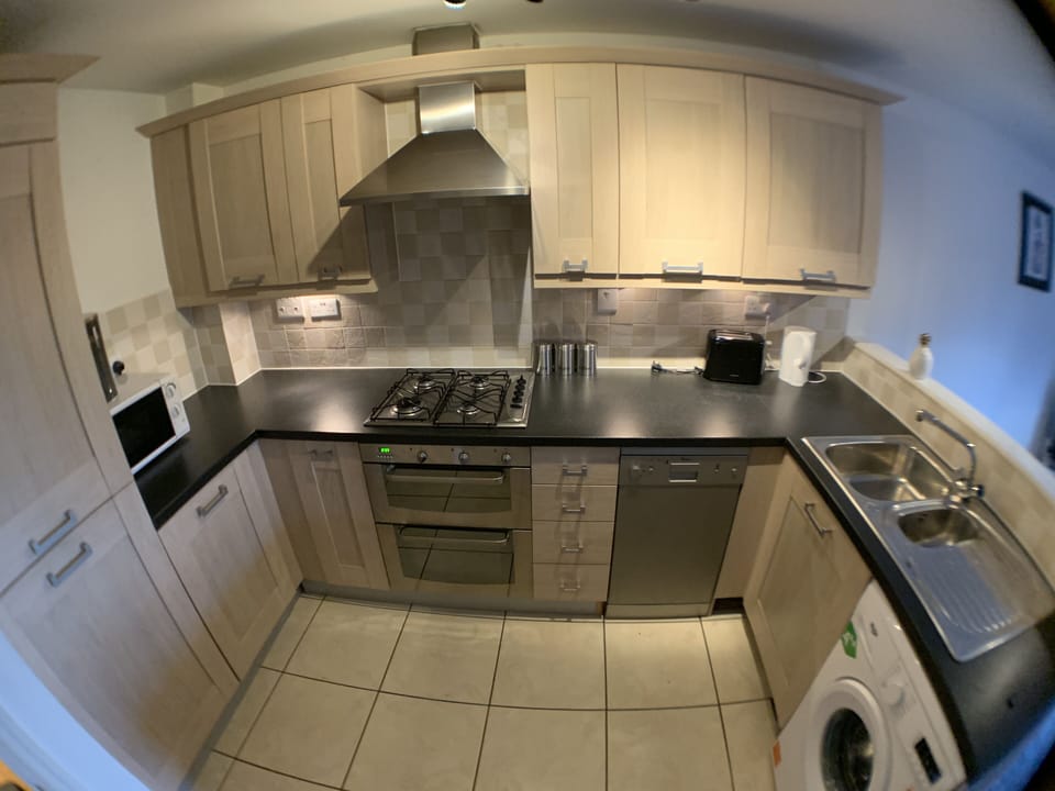 Business Townhome | Private kitchen | Fridge, microwave, oven, stovetop