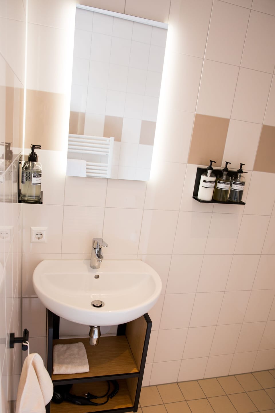 Bathroom sink
